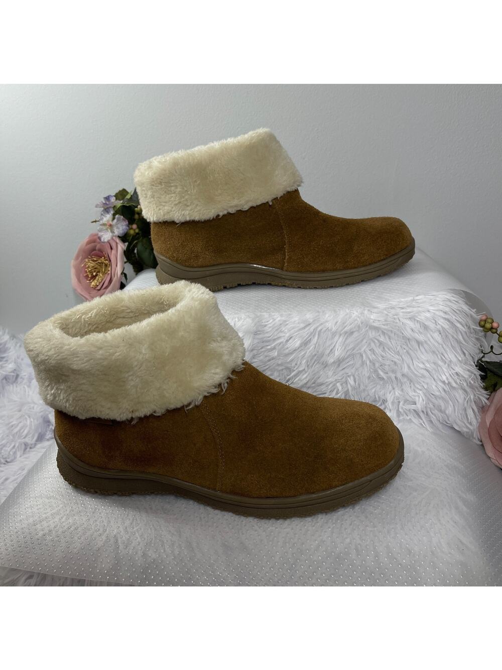 Minnetonka Ankle Boots Women’s Size 10M Chestnut Suede Winter Essential Cozy